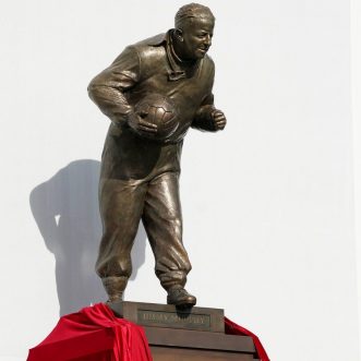 Statue für Jimmy Murphy